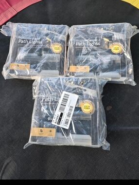 NEW Merkury Innovations Outdoor Solar Path Lights NWT NIB